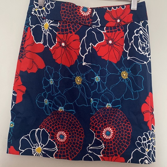 Women’s patterned skirt - Picture 2 of 3